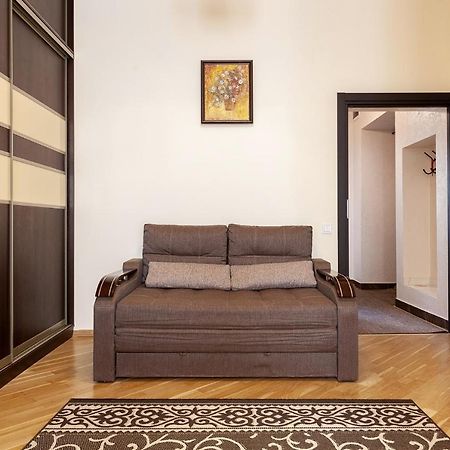 Apartment On Tamanska - Вулиця Дарії Гусяк Lviv Exterior photo